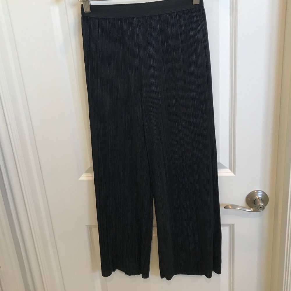 NWOT TOPSHOP black pleated detail culotte pants